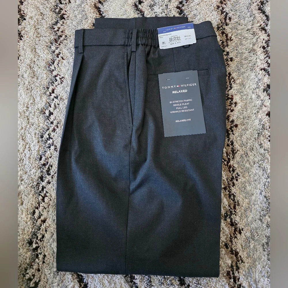 Tommy Hilfiger Mens Dress Pants 33x30 Wrinkle Free Grey Career $95 Relax Fit